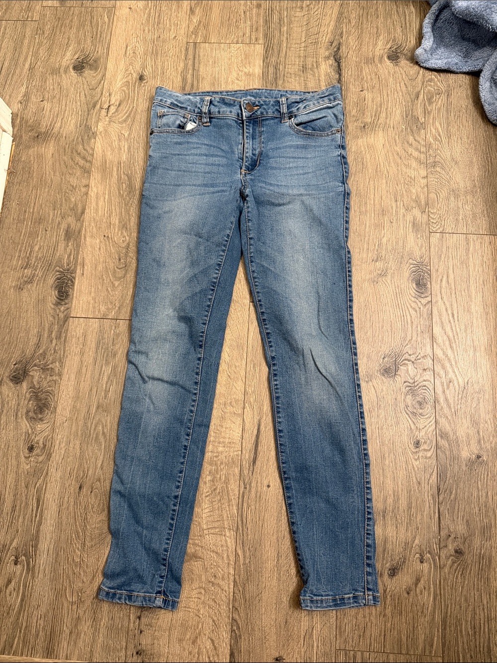 RoeBuck Women’s Light Blue Mid-Rise Stretch Jeans